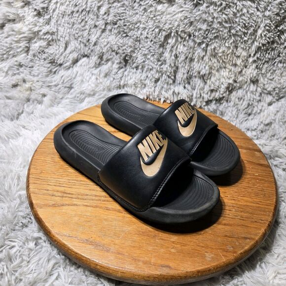Nike Victori Slides Sandal WMN Sz 7 Lightweight Black Metallic Bronze CN9677-001 - Picture 1 of 9